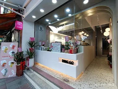 叮哥茶飲(宜蘭東港店)|初鹿鮮奶|洛神花茶|鹿野紅烏龍|鮮榨柳橙 店面照